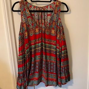 Colorful shoulder cut out shirt